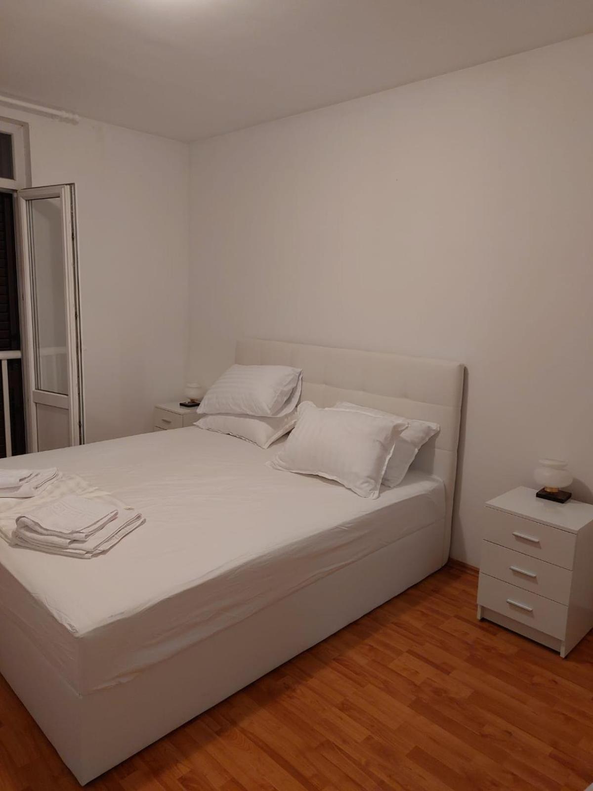 Bella Vista Apartment *